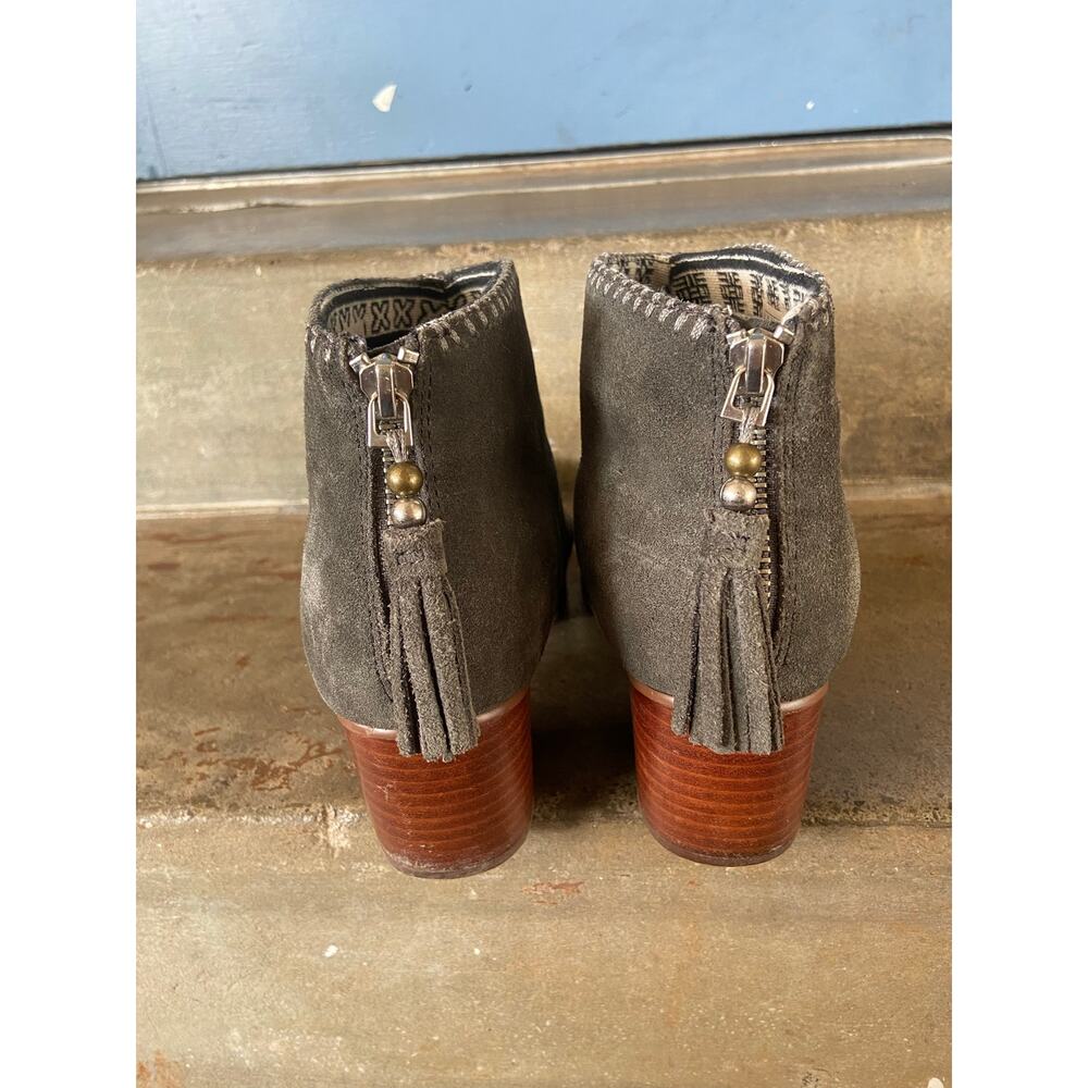 Tom’s olive green suede ankle boots with block heel and back zip entry - Picture 7 of 9